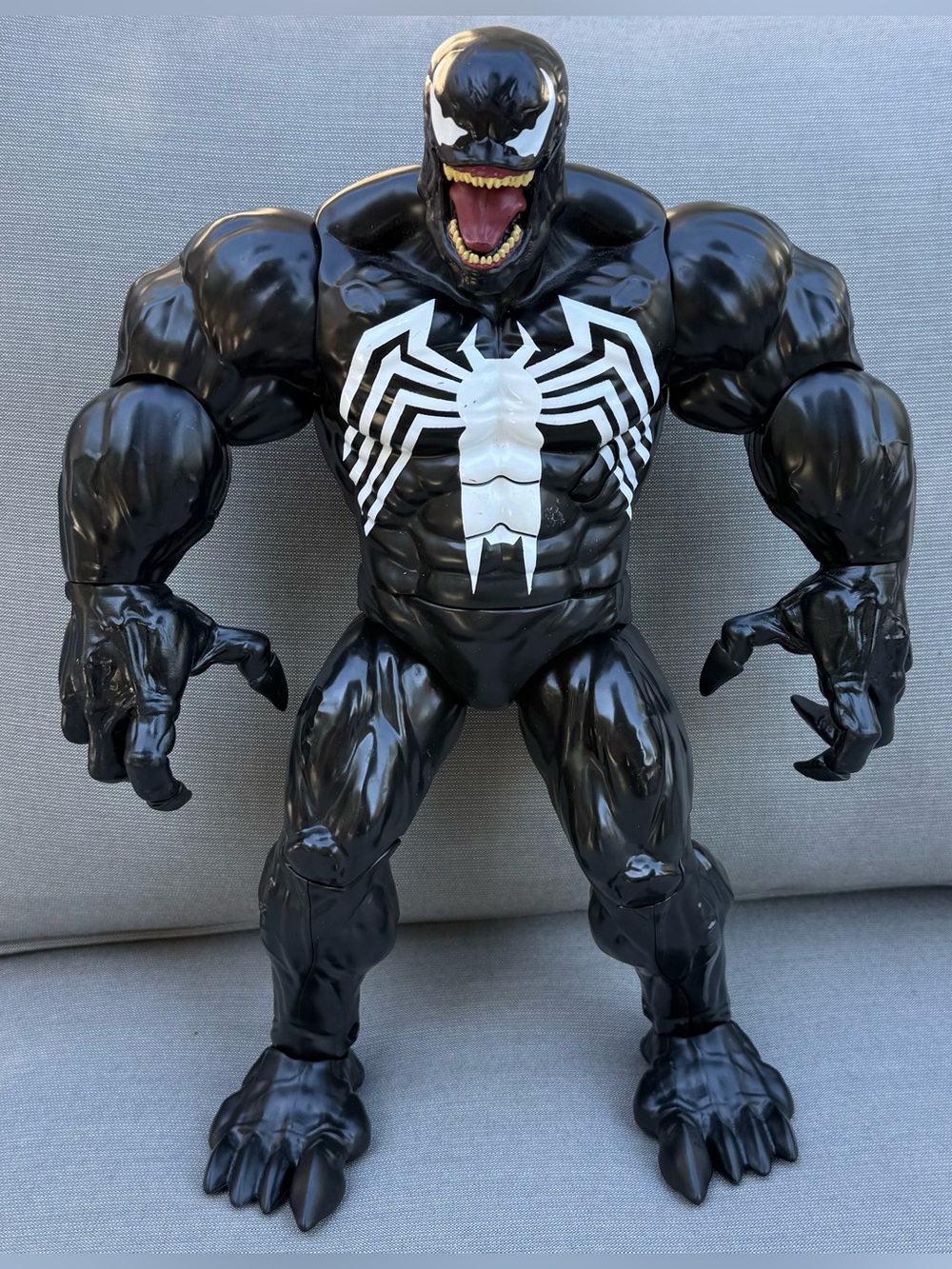 Disney Store Exclusive Marvel Talking Venom 15" Action Figure XL